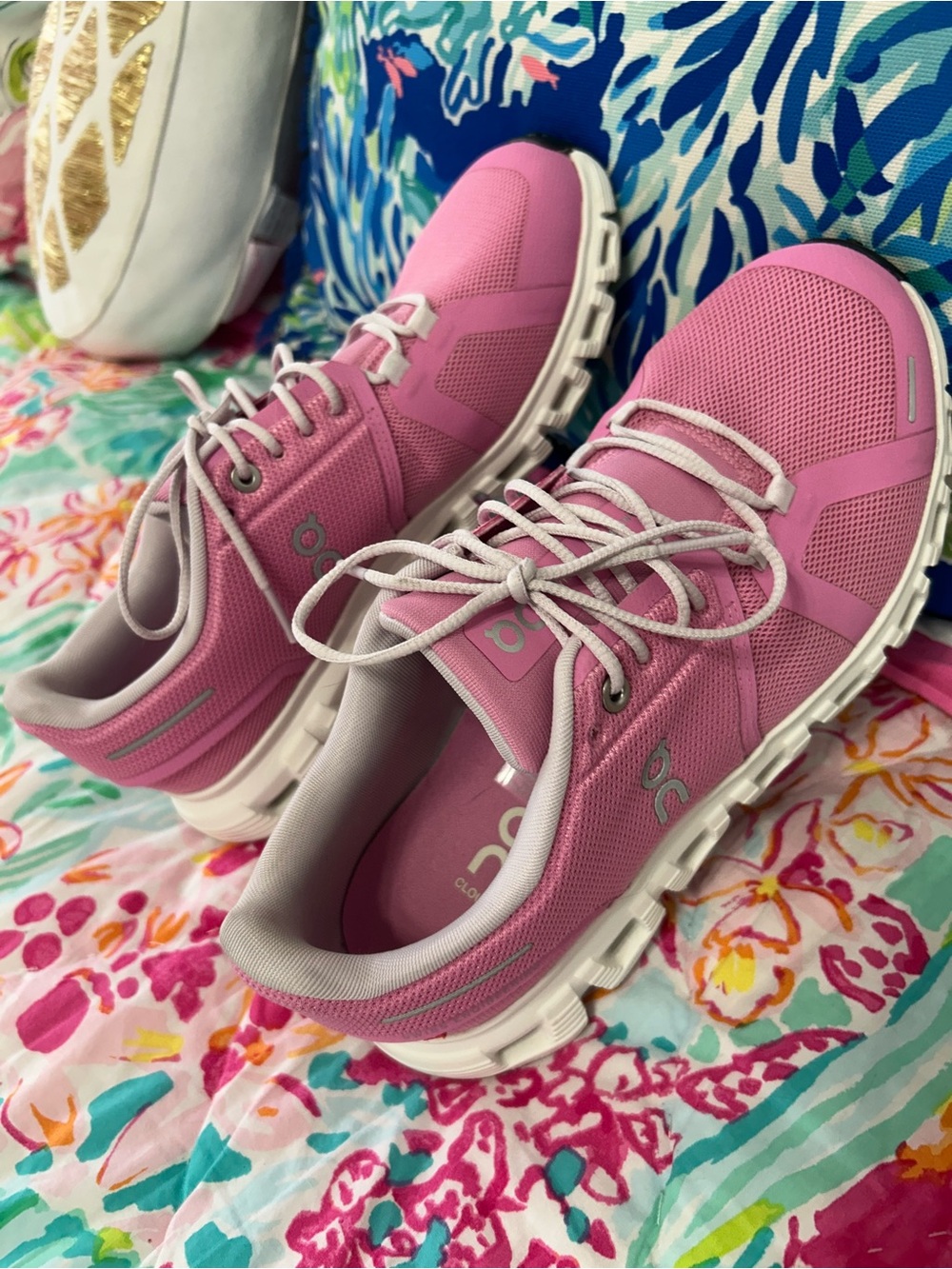 On Cloud 6, Women Size 8, Raspberry pink and white